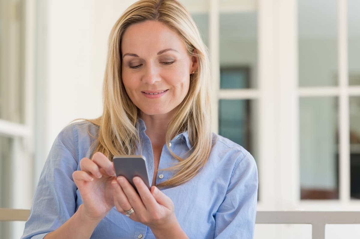 A woman on her cell phone making an appointment with her diabetes doctor in Idaho Falls or Pocatello. 